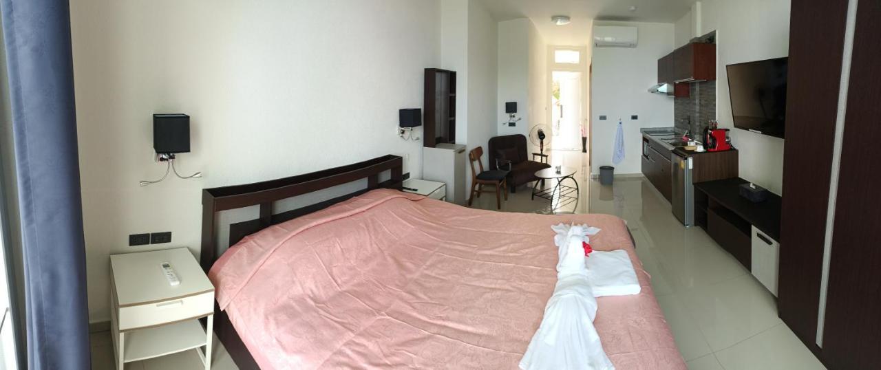 Apartment Beachfront Pool And