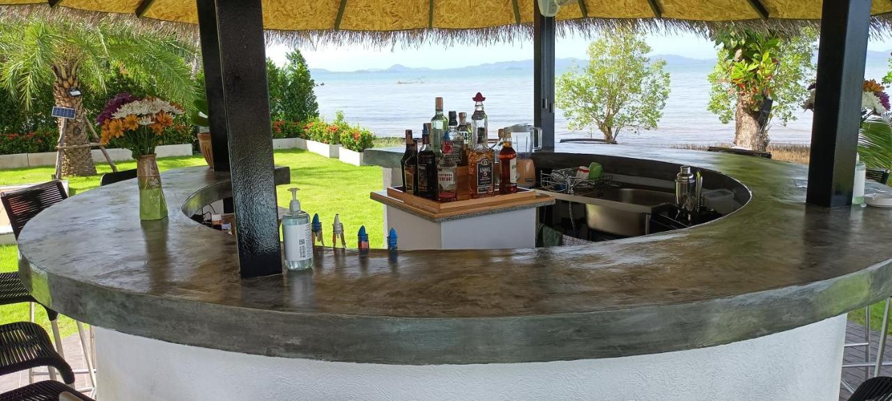Beachfront Pool And *
