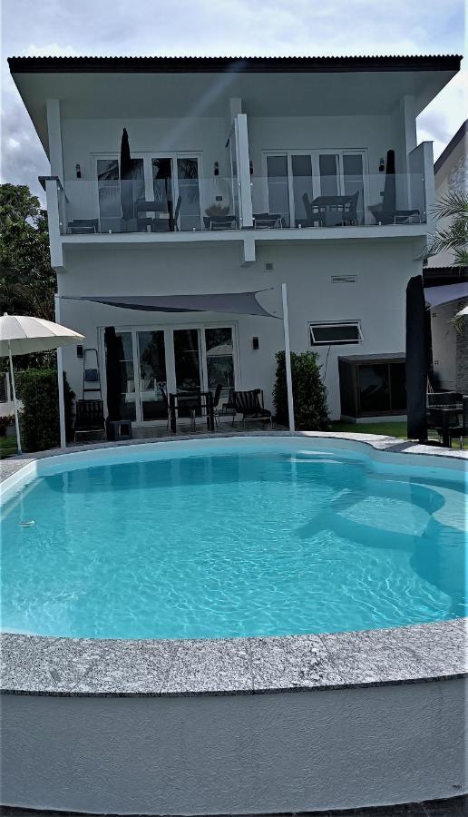 Apartment Beachfront Pool And